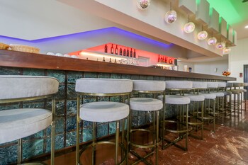 calamos beach family club hotel