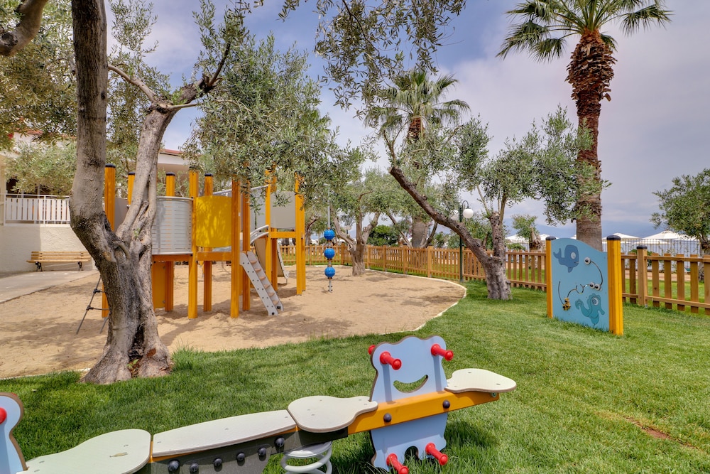 calamos beach family club hotel