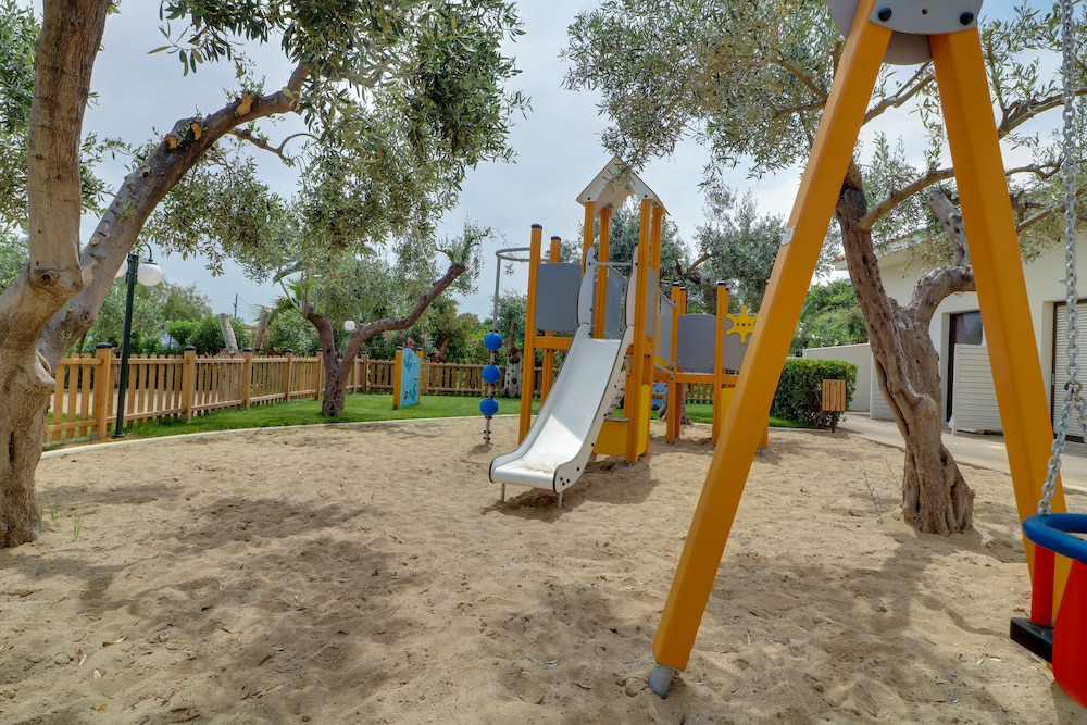 calamos beach family club hotel