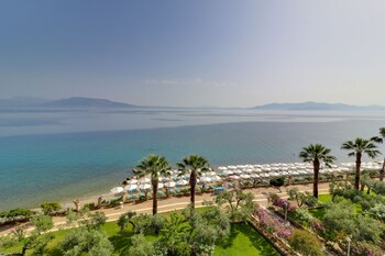 calamos beach family club hotel
