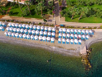 calamos beach family club hotel