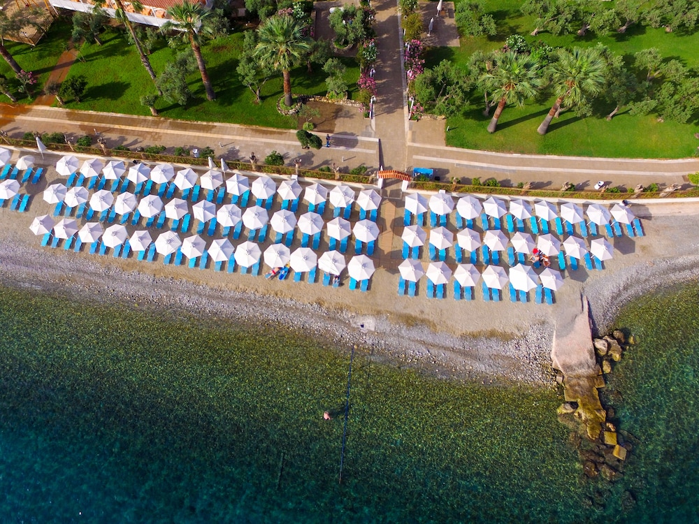calamos beach family club hotel