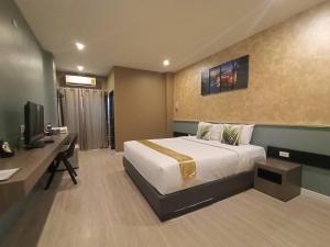 the s hotel