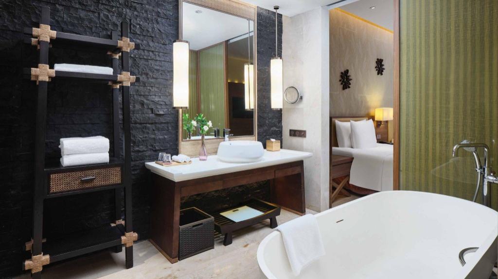 crowne plaza hailing island by ihg