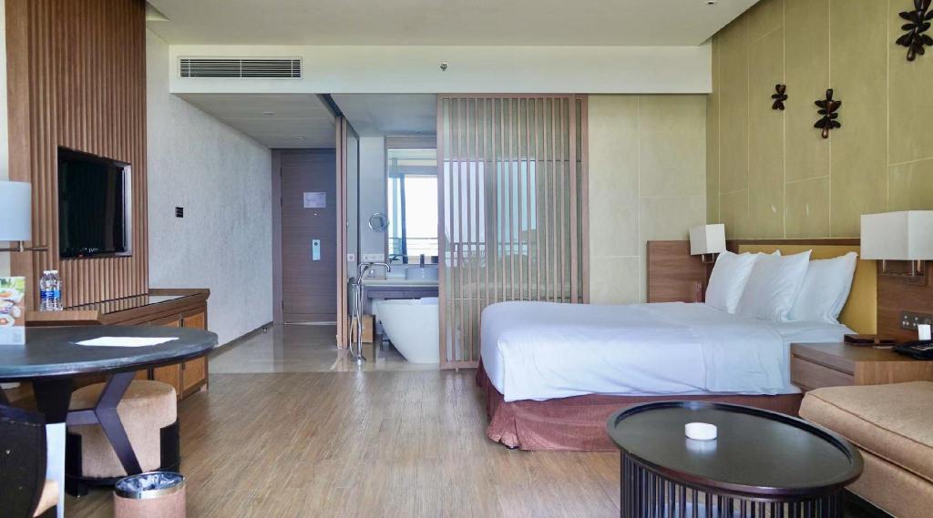 crowne plaza hailing island by ihg