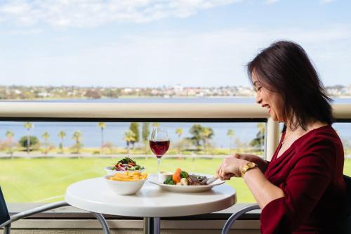 crowne plaza perth by ihg
