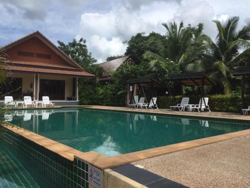 oscar villa aonang krabi