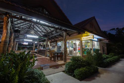 oscar villa aonang krabi