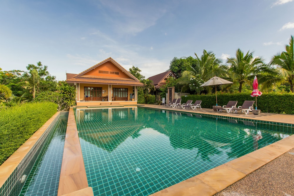 oscar villa aonang krabi
