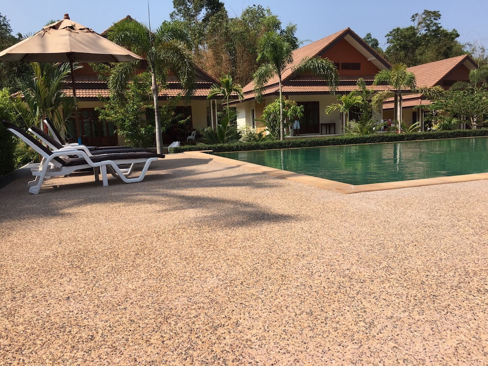 oscar villa aonang krabi