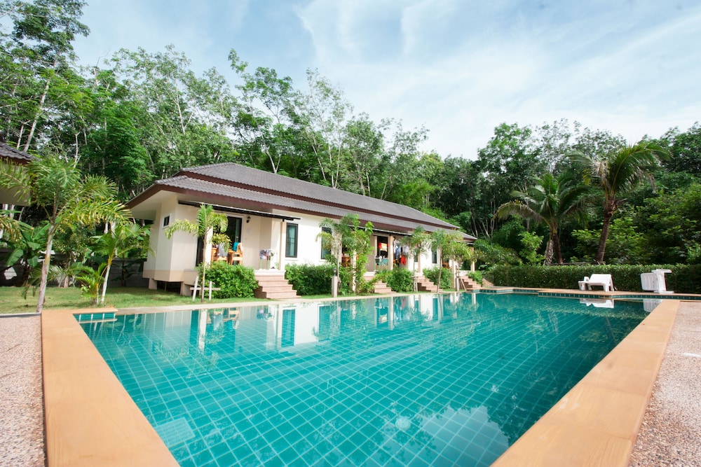 oscar villa aonang krabi