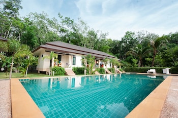 oscar villa aonang krabi