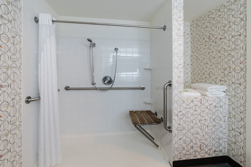 holiday inn and suites pittsfield berkshires by ihg