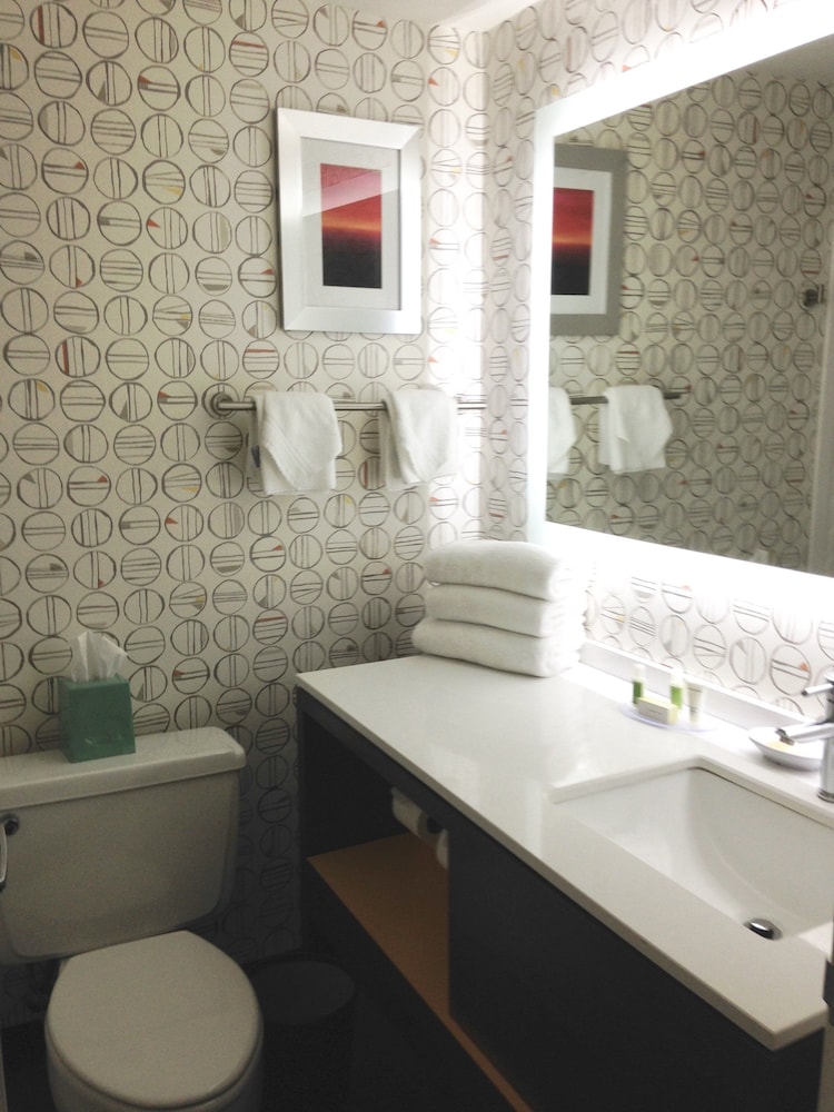 holiday inn and suites pittsfield berkshires by ihg