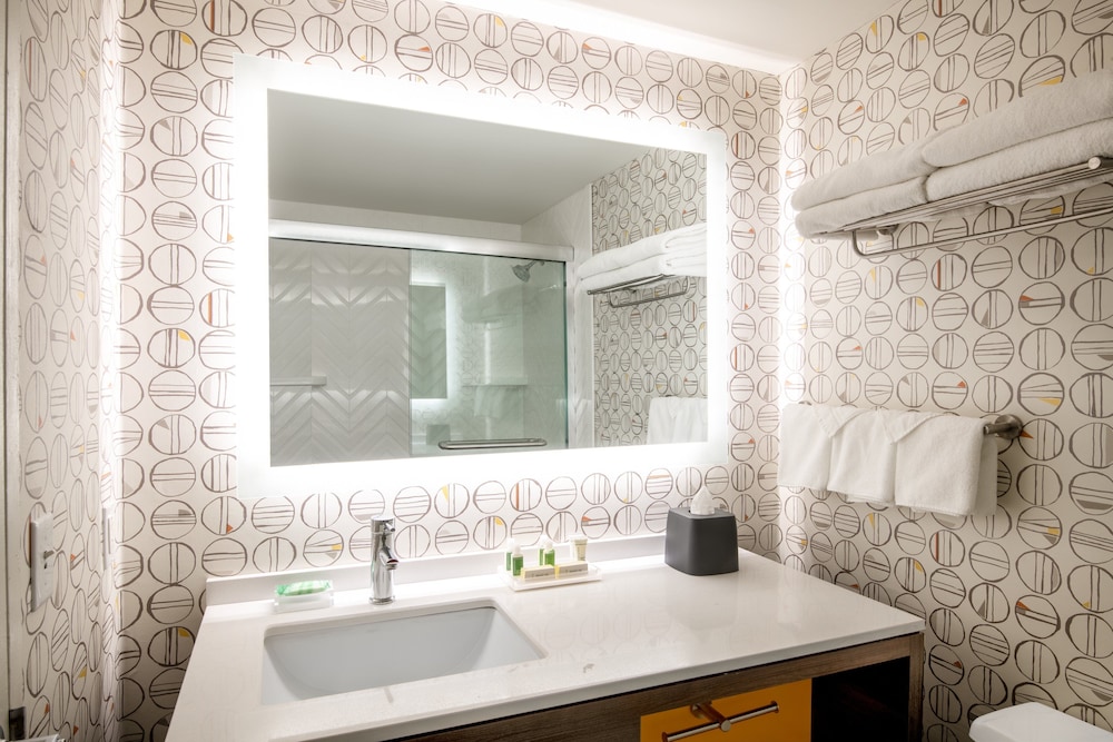 holiday inn and suites pittsfield berkshires by ihg