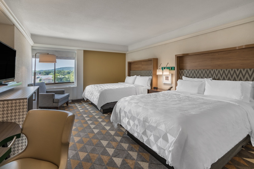 holiday inn and suites pittsfield berkshires by ihg