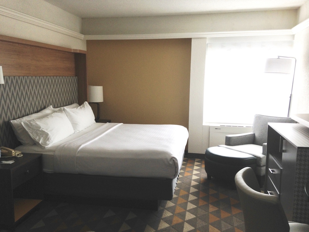holiday inn and suites pittsfield berkshires by ihg