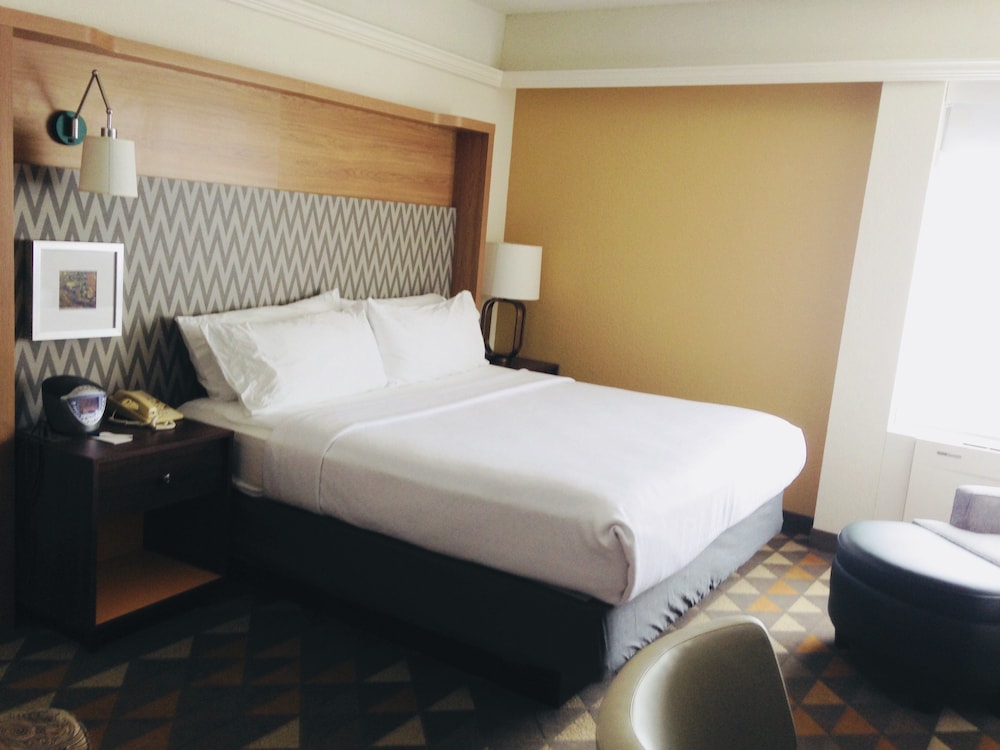 holiday inn and suites pittsfield berkshires by ihg