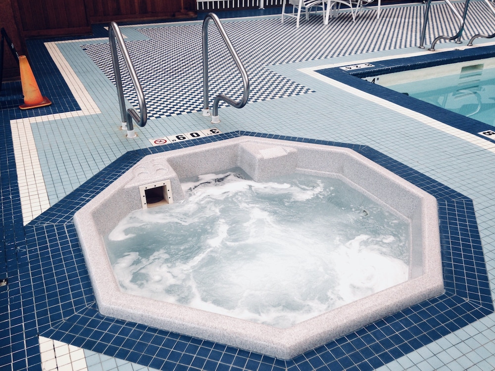 holiday inn and suites pittsfield berkshires by ihg