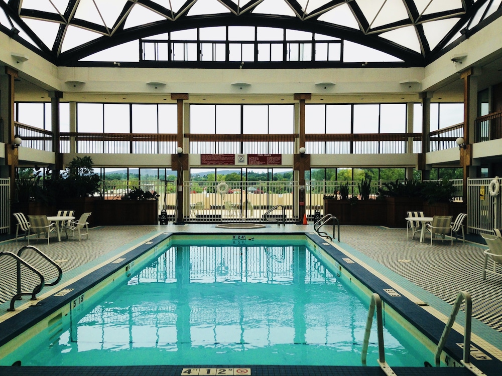 holiday inn and suites pittsfield berkshires by ihg