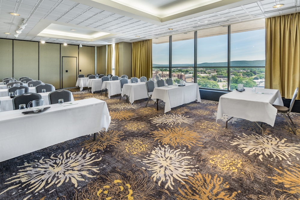 holiday inn and suites pittsfield berkshires by ihg