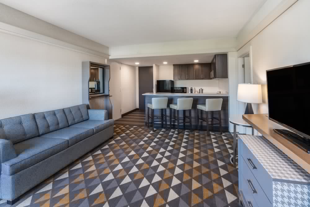 holiday inn and suites pittsfield berkshires by ihg