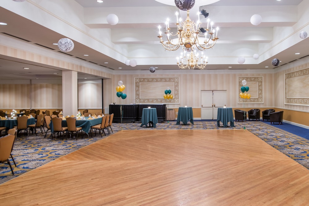 holiday inn and suites pittsfield berkshires by ihg