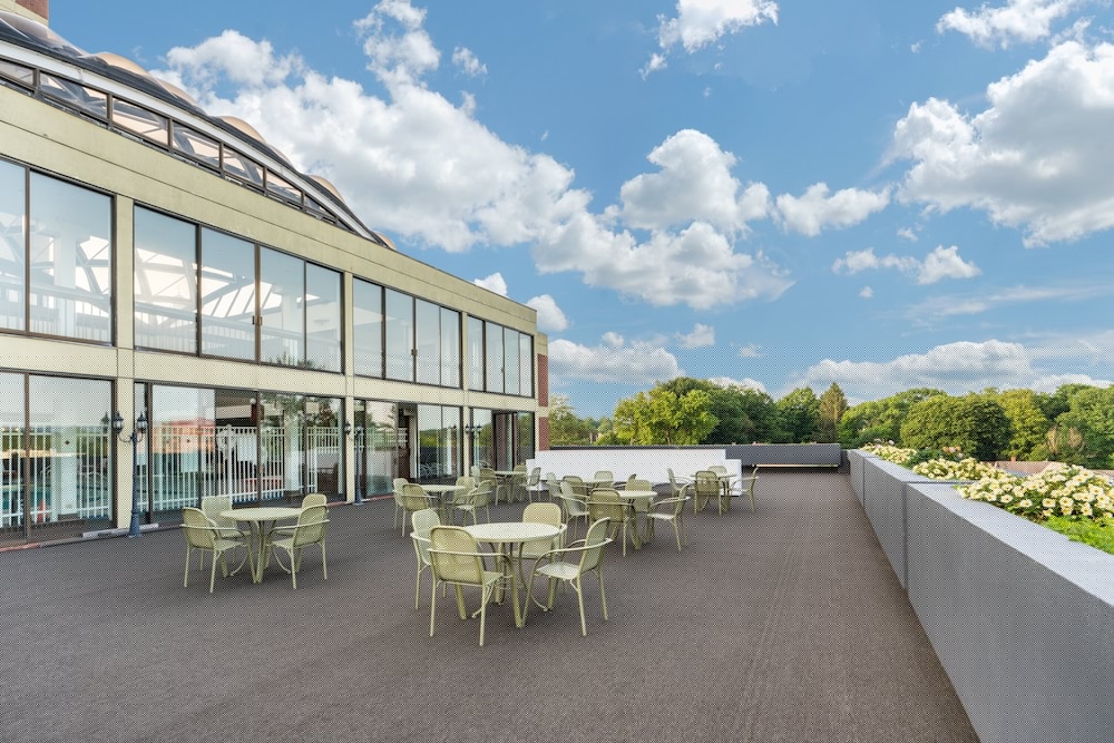 holiday inn and suites pittsfield berkshires by ihg