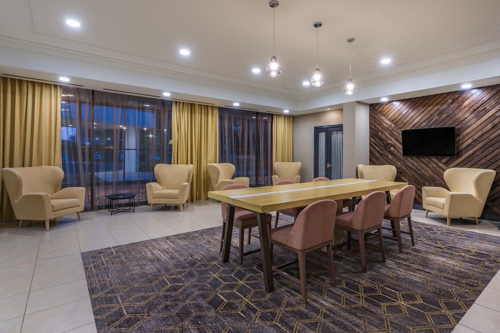 holiday inn and suites pittsfield berkshires by ihg
