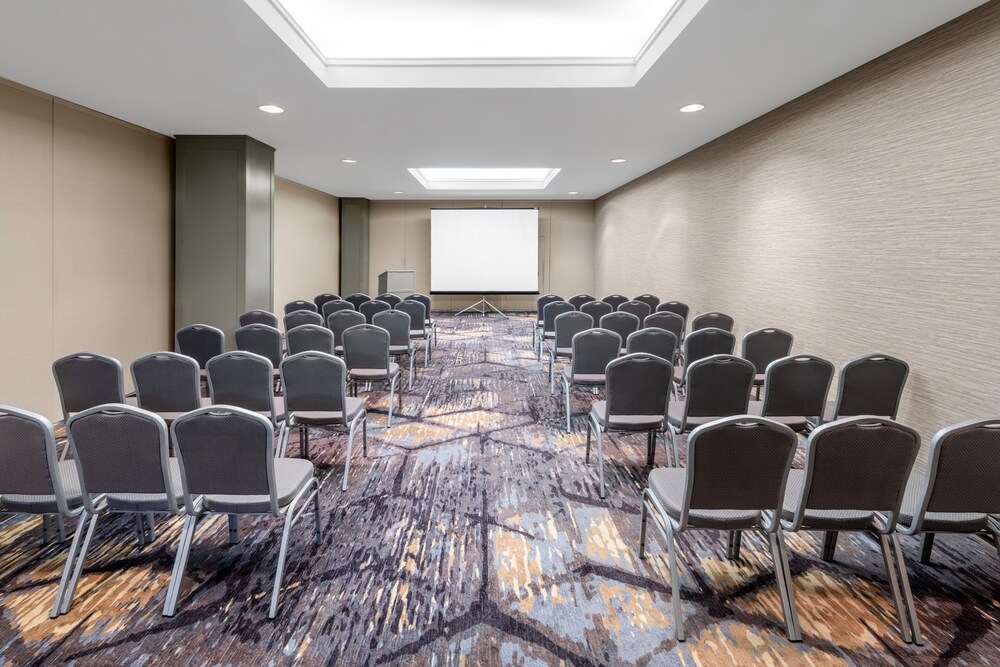 holiday inn and suites pittsfield berkshires by ihg