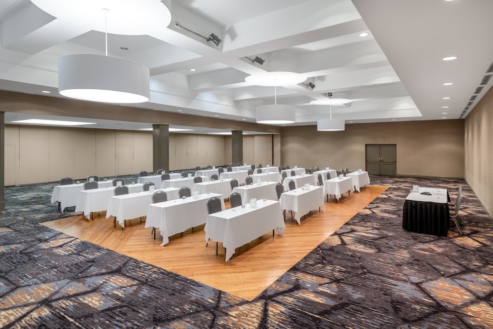 holiday inn and suites pittsfield berkshires by ihg