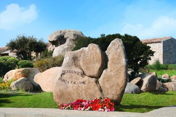 holiday residence punta falcone