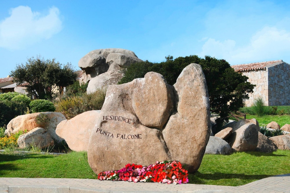holiday residence punta falcone