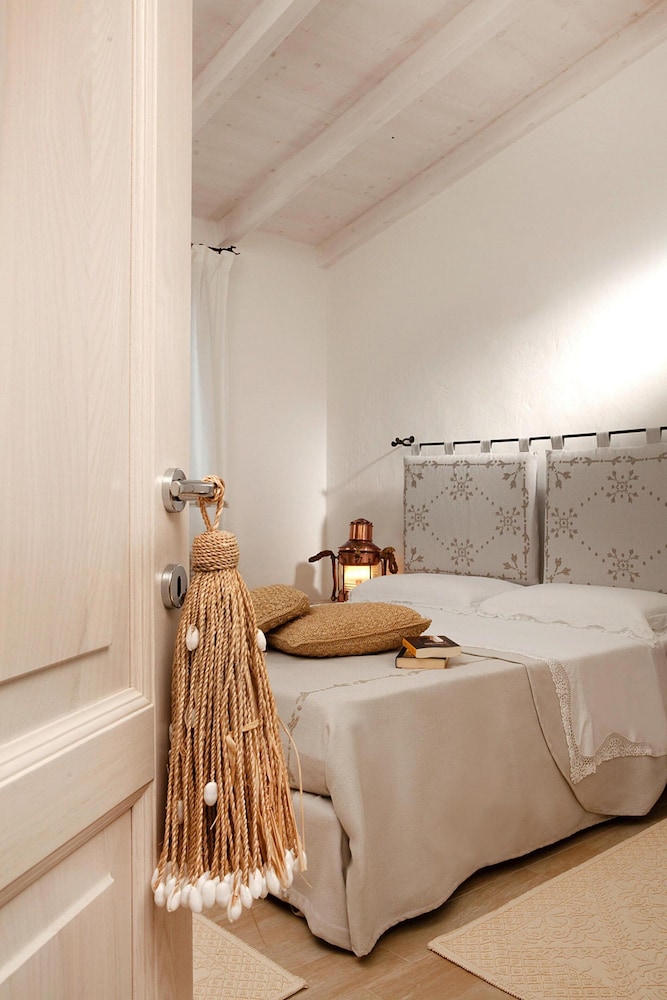 holiday residence punta falcone