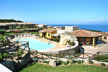 holiday residence punta falcone