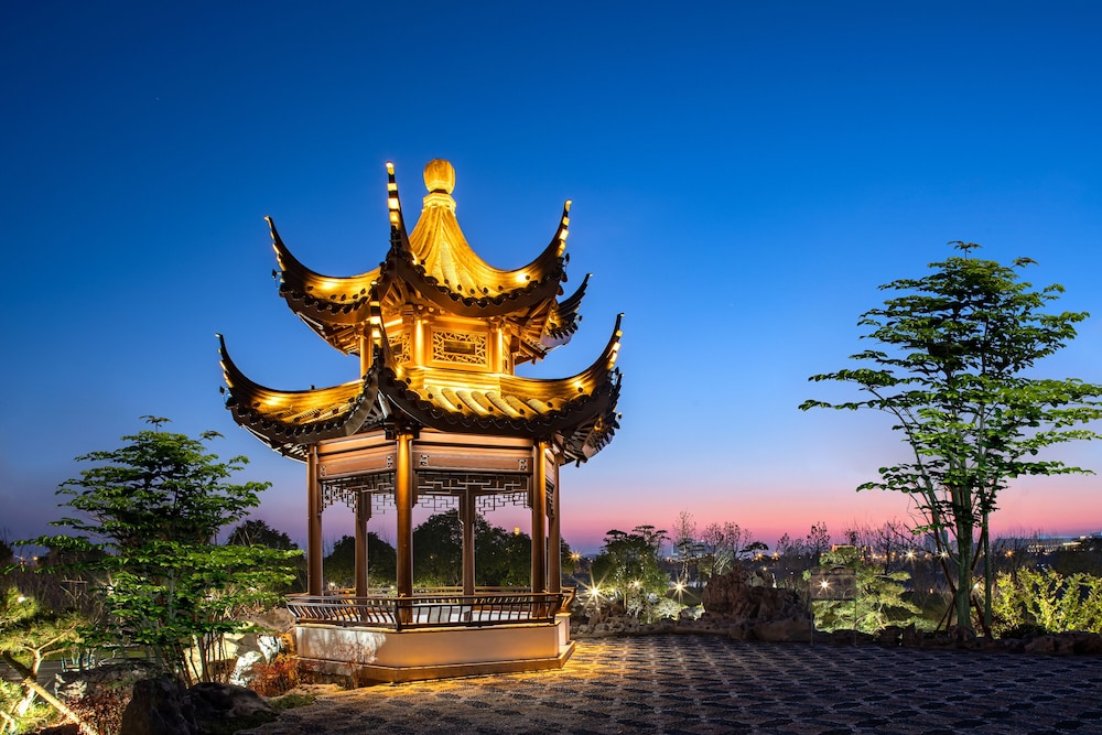 intercontinental shanghai harbour city by ihg