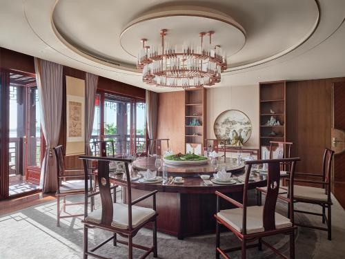 intercontinental shanghai harbour city by ihg