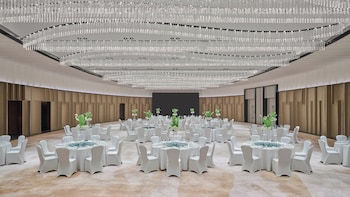 intercontinental shanghai harbour city by ihg
