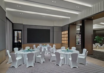 intercontinental shanghai harbour city by ihg