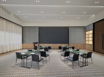 intercontinental shanghai harbour city by ihg
