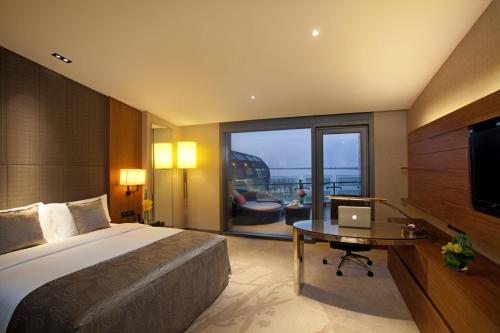 intercontinental shanghai harbour city by ihg