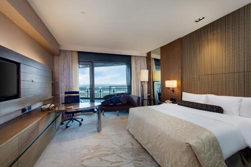 intercontinental shanghai harbour city by ihg