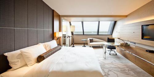 intercontinental shanghai harbour city by ihg