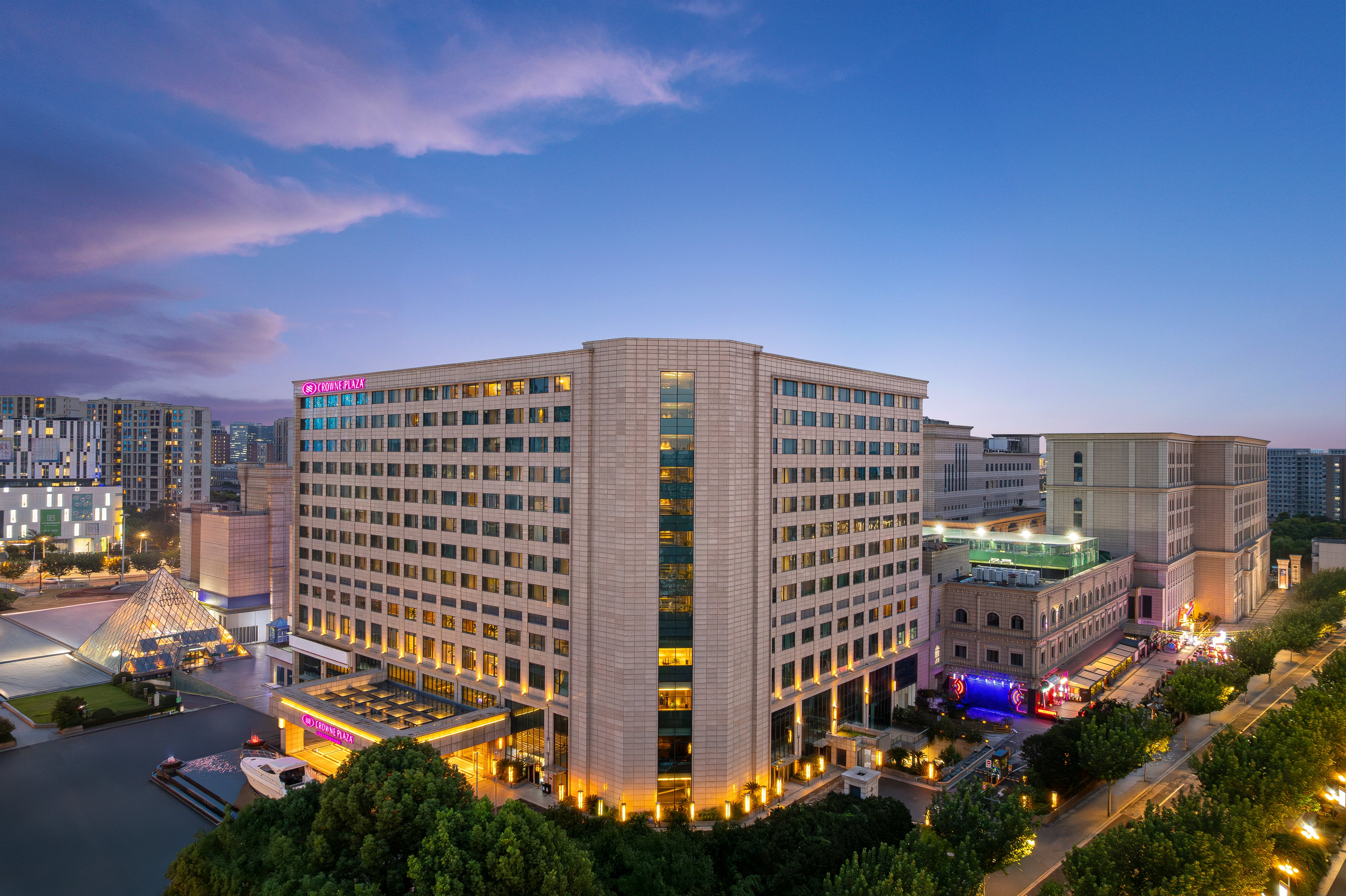 crowne plaza shanghai noah square by ihg