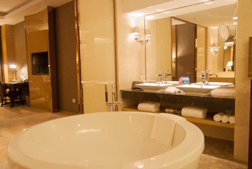 crowne plaza shanghai noah square by ihg