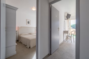hotel cala di loru