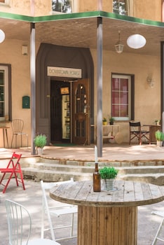 downtown forest hostel and camping