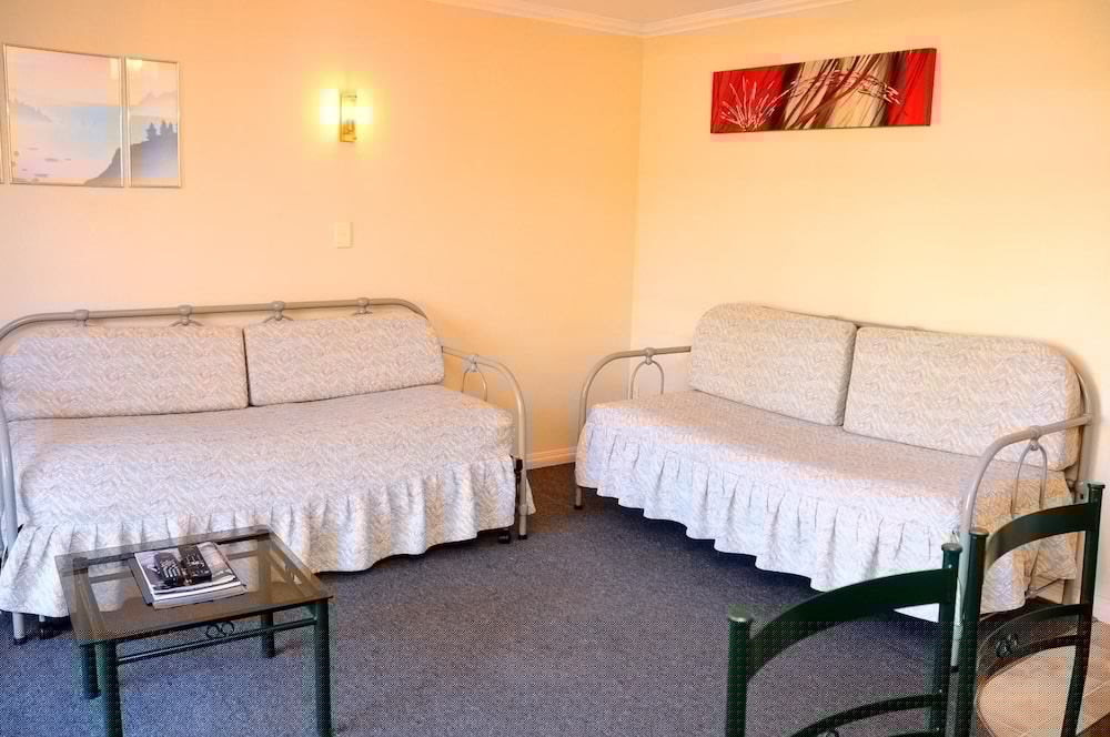 ashleigh court motel