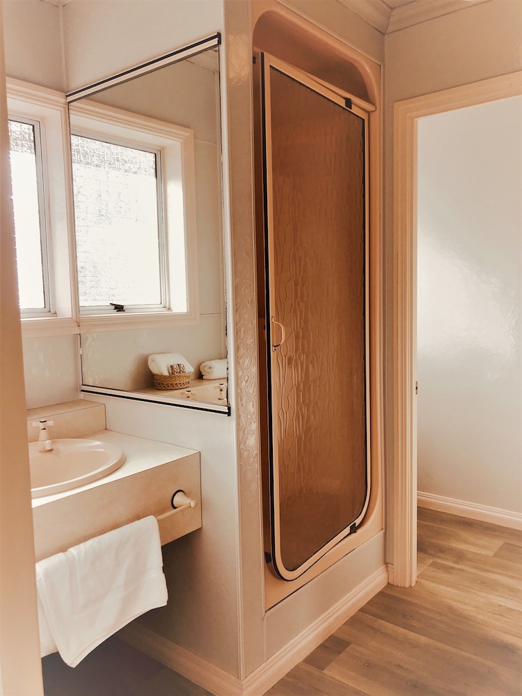 ashleigh court motel