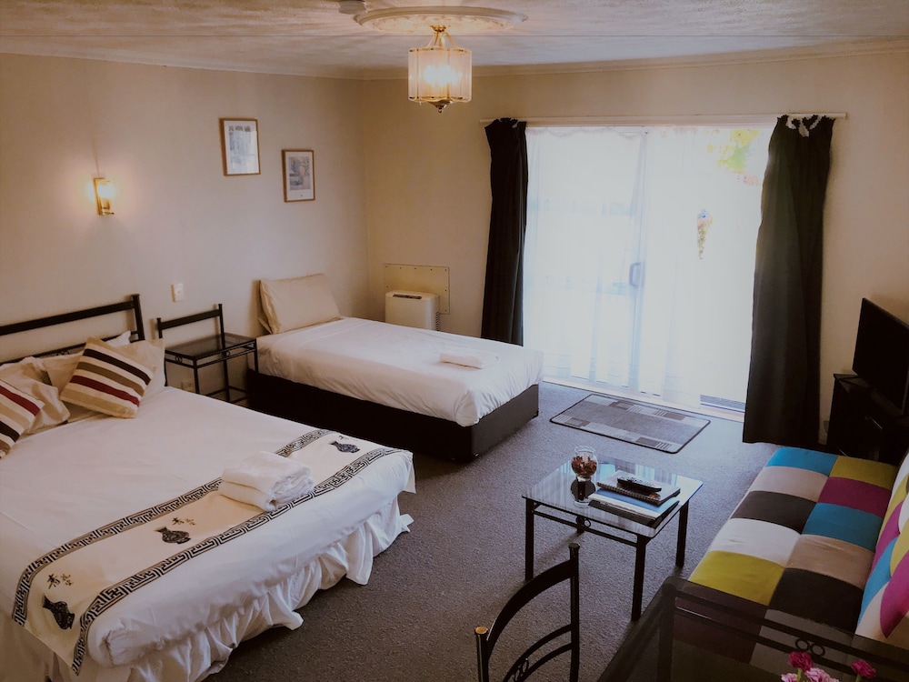 ashleigh court motel